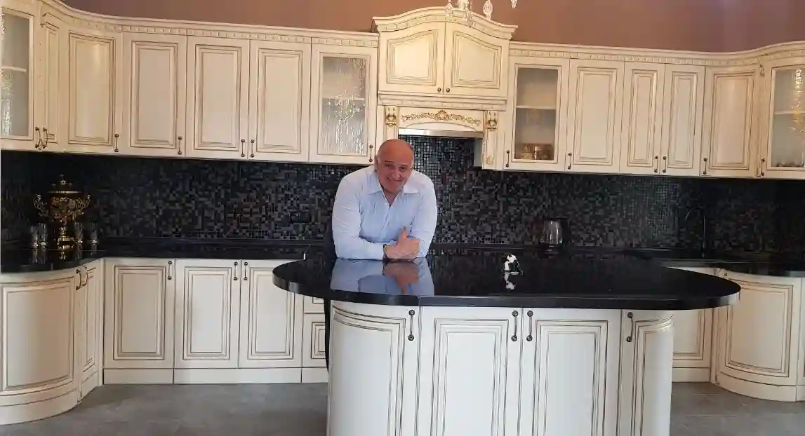 Нашим покупателем стал Заслуженный артист России Алексей Огурцов