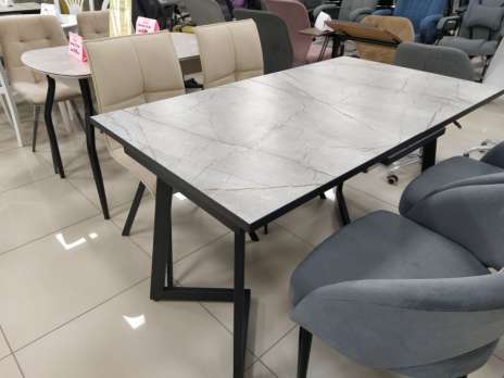 Стол Хилтон